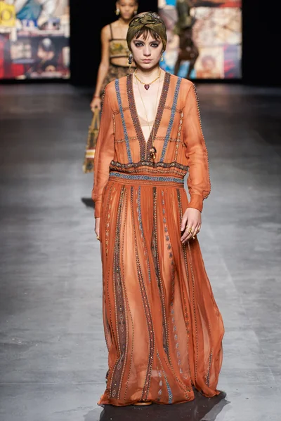 Look 11